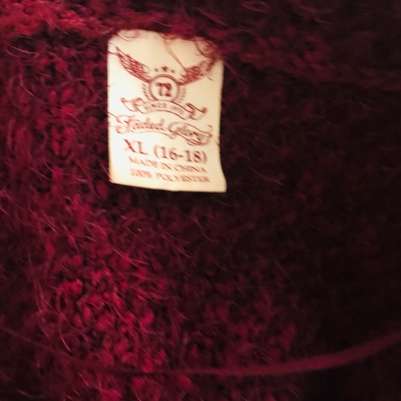 Fuzzy maroon | sweater - Picture 2 of 3